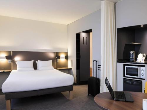 1 queen bed, 1 twin bed