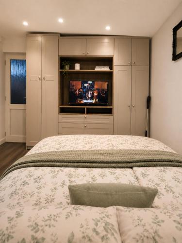 Studio in Greenford - 20 mins to Heathrow or London