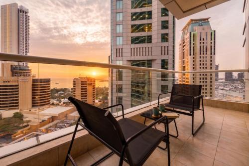 Stylish Marina 1BR with City View Pool and Gym - image 9