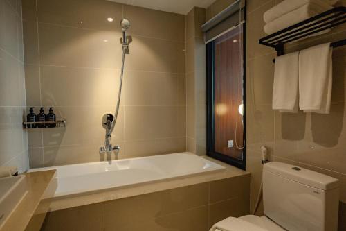 room detail thumbnail 2