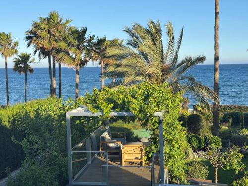 7 Bdr Villa with Heated Pool & Spa in Mazotos