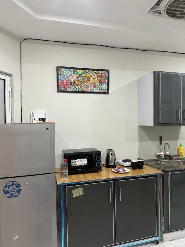 Bếp, Sleek Modern 1-BHK Apt Steps from Giga Mall DHA2 in Rawalpindi