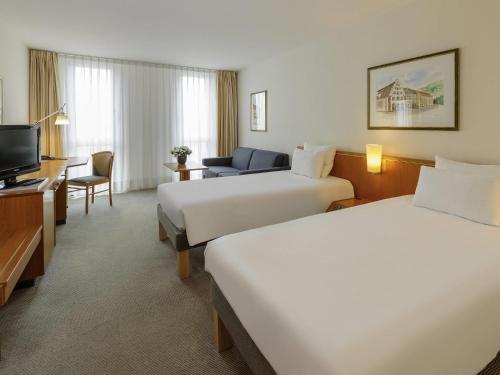 room detail thumbnail 1
