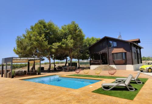 Encantador Chalet de Madera, Piscina y Pinada gîte à louer Asprillas