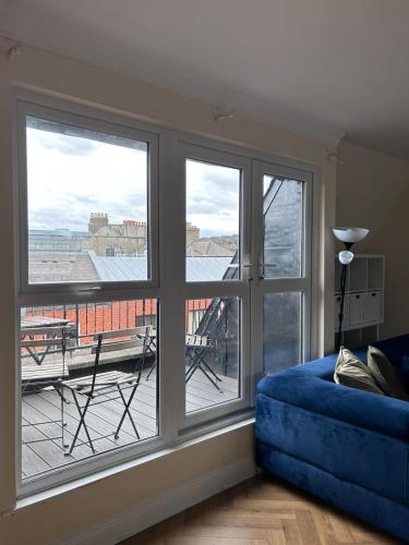 Stylish Temple Bar Penthouse 3-Bed with Balcony – khách sạn tại Den Am