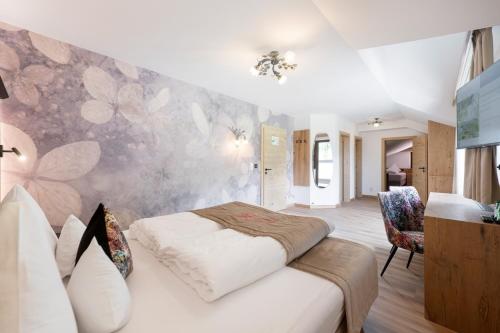 Room, family, comfort