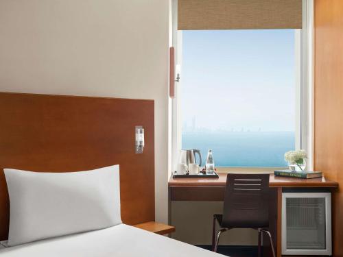 ibis Kuwait Salmiya Room Type - Double Room with Sea View ibis Kuwait Salmiya Room Type - Double Room with Sea View