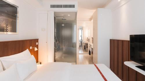 room detail thumbnail 0