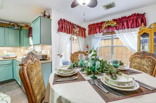 4 Mi to Lake Houston! Single-Level Home w/ Yard in Atascocita