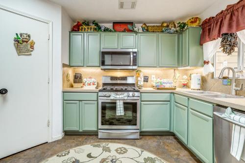 4 Mi to Lake Houston! Single-Level Home w/ Yard in Atascocita