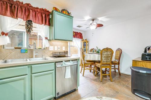 4 Mi to Lake Houston! Single-Level Home w/ Yard in Atascocita
