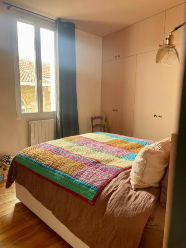 Bel appartement, 5 pers - 2 chambres, centre-ville, plage, Halles, spot de surf à pied
