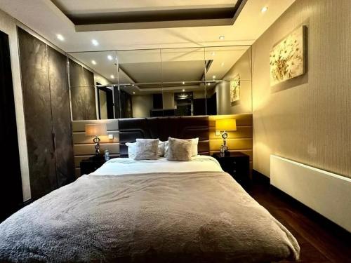 Stylish Central London Haven - image 8