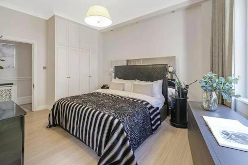 Stylish Central London Haven - image 12