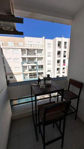 Appartement avec piscine, balcon clim parking – khách sạn tại Mrezga
