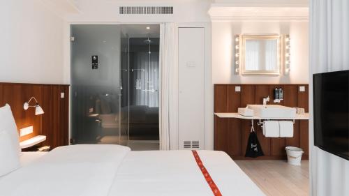 room detail thumbnail 0