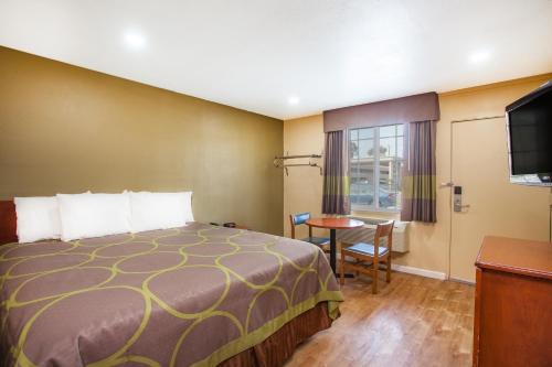 Super 8 by Wyndham Redlands/San Bernardino - image 5