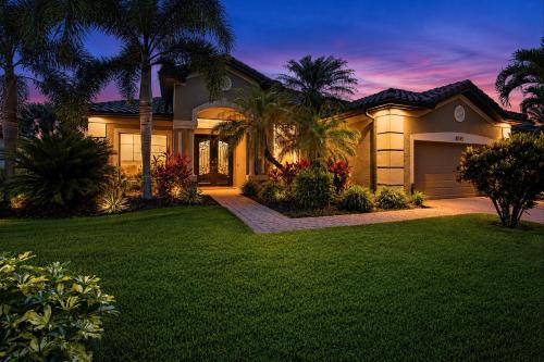 Naples Waterfront Oasis Private Pool Hot Tub & Stunning Views in Lely Resort