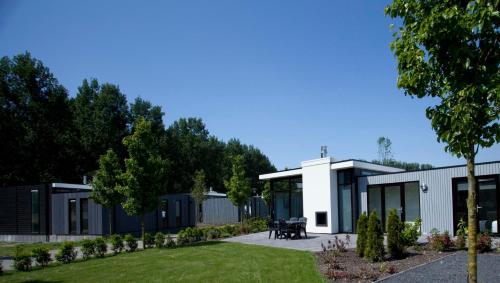 2 bedrooms, 4 beds