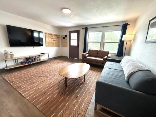 2 bedrooms, 3 beds