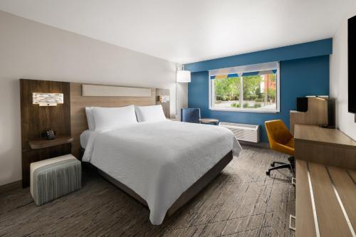Holiday Inn Express Hotel & Suites - Paso Robles an IHG Hotel - main image
