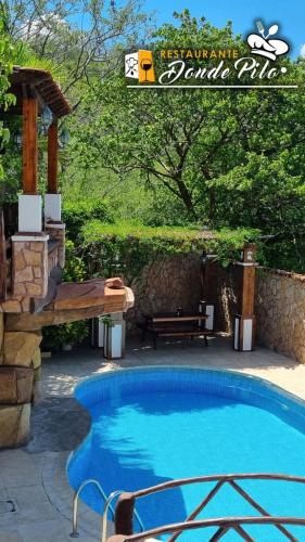 Swimming pool, Hotel y Restaurante Donde Pilo in El Limón