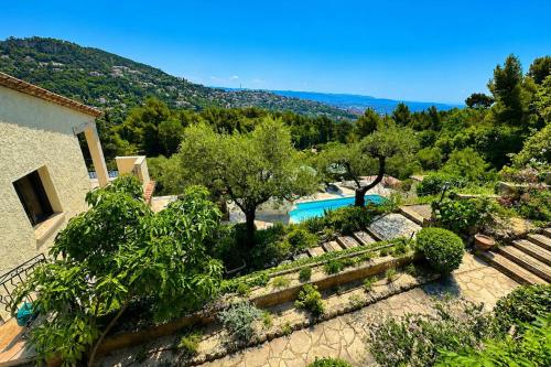 Villa d'exception au coeur des oliviers Vue mer
