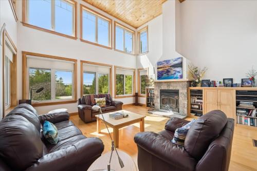Topaz Beach Cottage AC Waterview in Sauble Beach (ON)