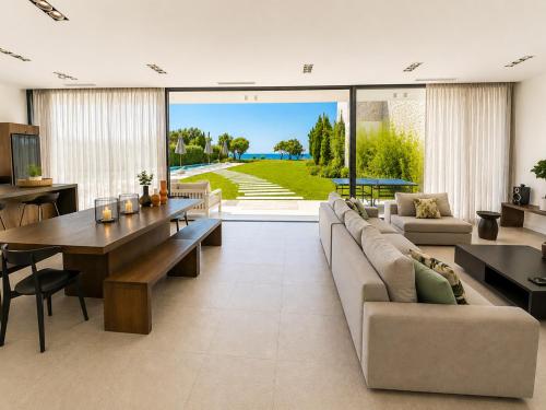 Renee Beach Front Executive Luxury Villa 2