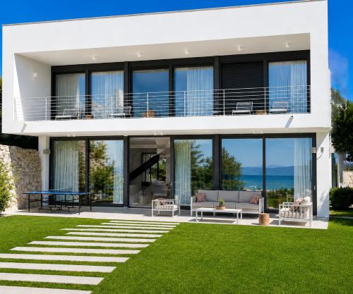 Renee Beach Front Executive Luxury Villa 4