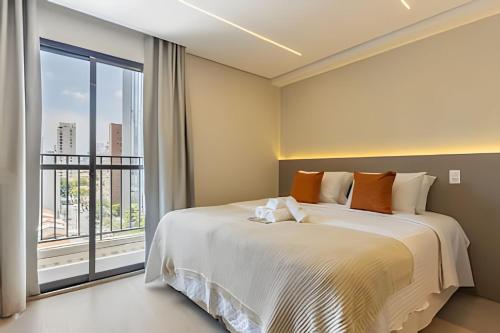 Studios a 300m do metrô, próximo a comércio, restaurantes com ótima localização em Pinheiros, São Paulo