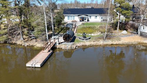 Зовнішній вигляд готелю, Villa Nurmenhelmi järven rannalla (Villa Nurmenhelmi jarven rannalla) in Лемпяаля