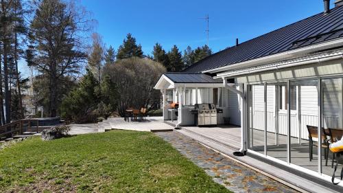 Зовнішній вигляд готелю, Villa Nurmenhelmi järven rannalla (Villa Nurmenhelmi jarven rannalla) in Лемпяаля