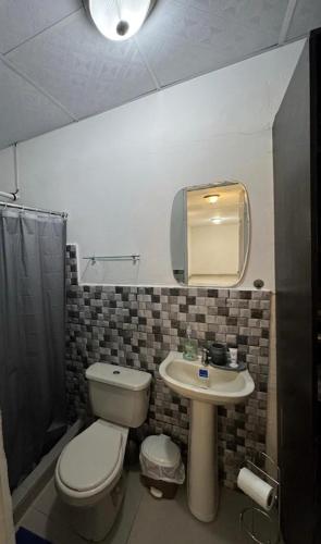 Vannas istaba, Beautiful Luxe Apartment in La Arena