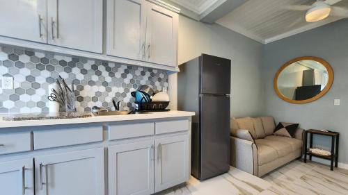 virtuve, Andros Waterside Retreat in Andros Island
