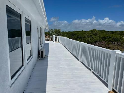 Apkārtne, Andros Waterside Retreat in Andros Island
