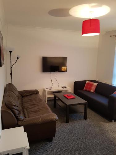 Bathgate Contractor and Business Apartment - image 10