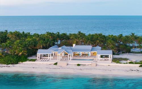 Private Island Estate 5BR & Dual Beachfront, Pool & Yacht Access Cat Cay Bahamas in Port Royal