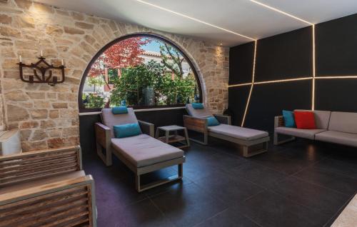 الأنشطة, Villa Lv in Fiorini