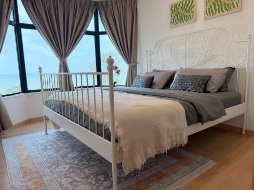 SEAVIEW - BEACHFRONT - 2BR Apartment - Corner Unit- Mutiara Melaka Beach Resort Pantai Puteri, Malacca