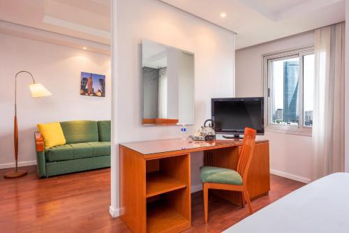 room detail thumbnail 2