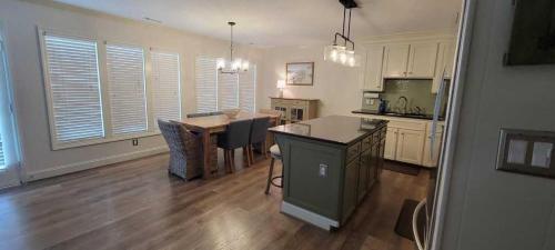 3 bedrooms, 7 beds
