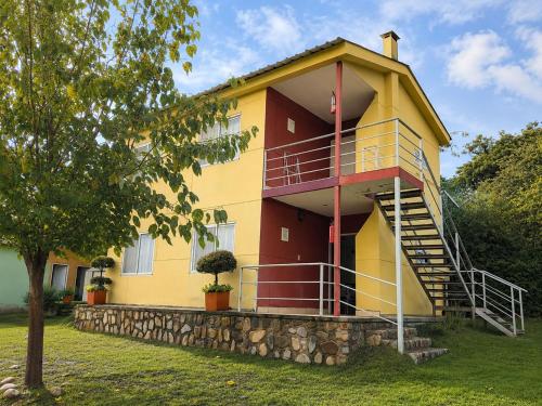 Cabaa del Sol Upper Floor 2 Bedroom Cabin for 6 Guests – khách sạn tại Trung Tam Thanh Pho