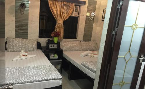 Standard Triple Room image 2