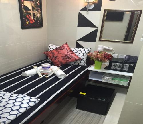 Standard Single Room image 3