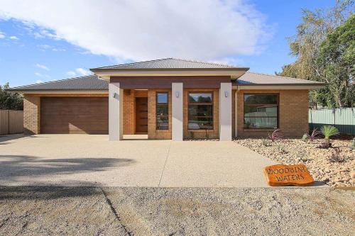 Woodbine Waters Lakehouse – Yarrawonga, TN