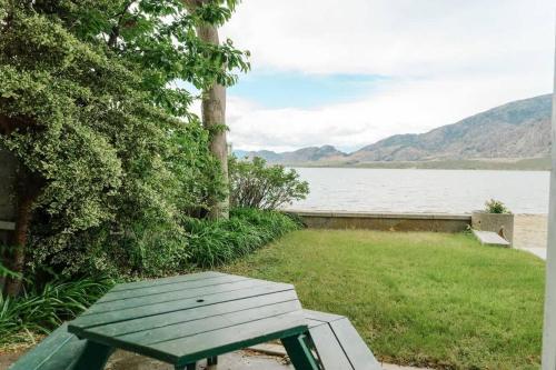 Suite 15 Green Gables Resort Lake View Retreat in Osoyoos (BC)
