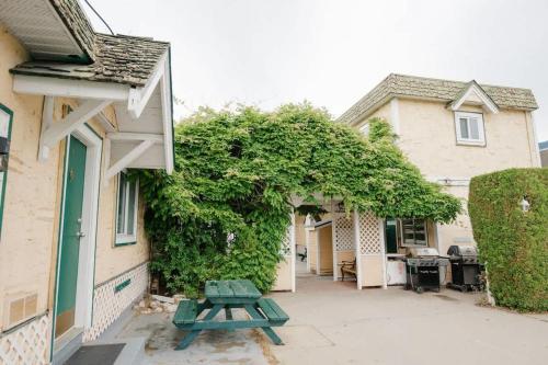 Suite 15 Green Gables Resort Lake View Retreat in Osoyoos (BC)