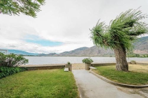 Suite 15 Green Gables Resort Lake View Retreat in Osoyoos (BC)