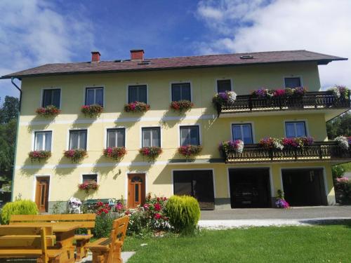 Pölzlhof in 8763 Möderbrugg